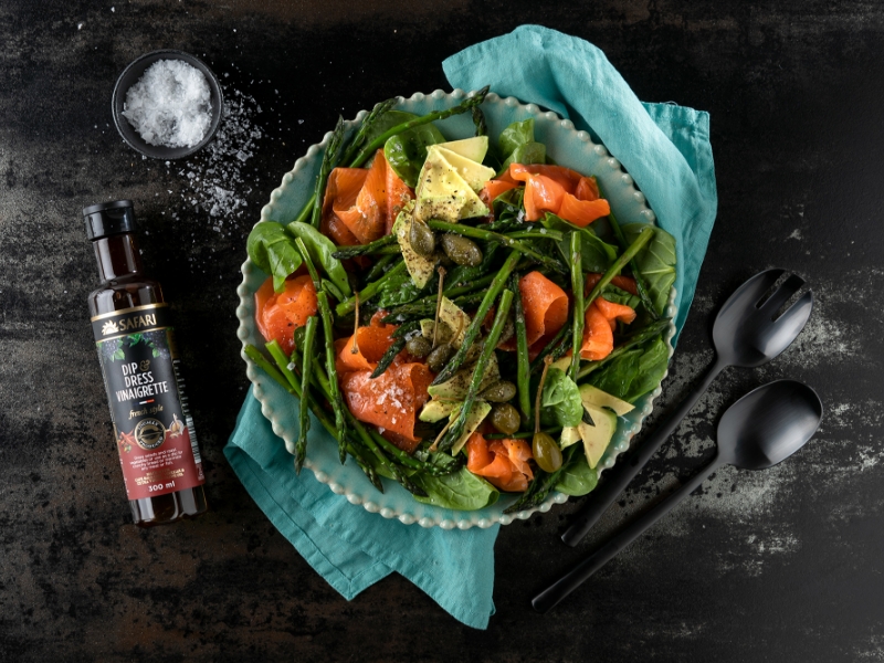 Green salad with asparagus and salmon